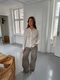 Alberte figursyet skjorte med striber - Hvid
