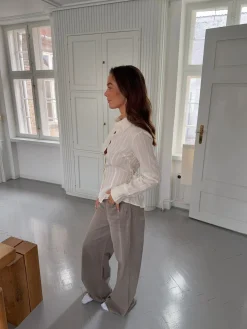 Alberte figursyet skjorte med striber - Hvid
