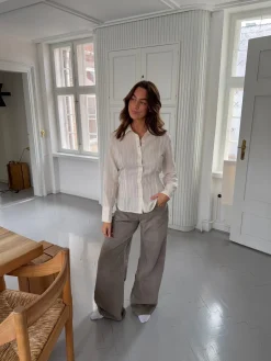 Alberte figursyet skjorte med striber - Hvid