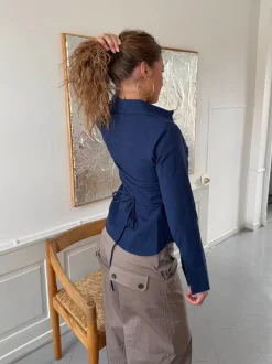 Alberte figursyet skjorte - Navy