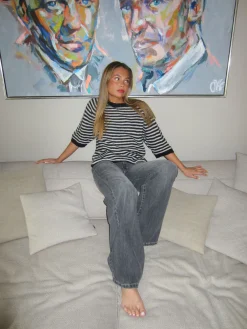Almina strikket t-shirt med striber - Sort/hvid