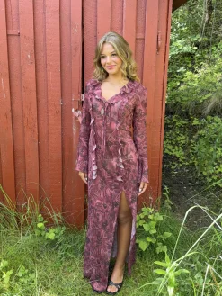 Amy kjole med blomster - Lilla/vinrød
