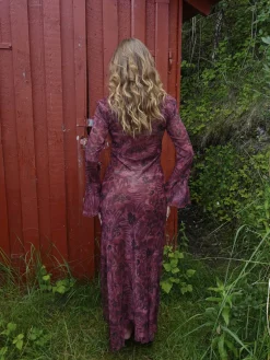 Amy kjole med blomster - Lilla/vinrød