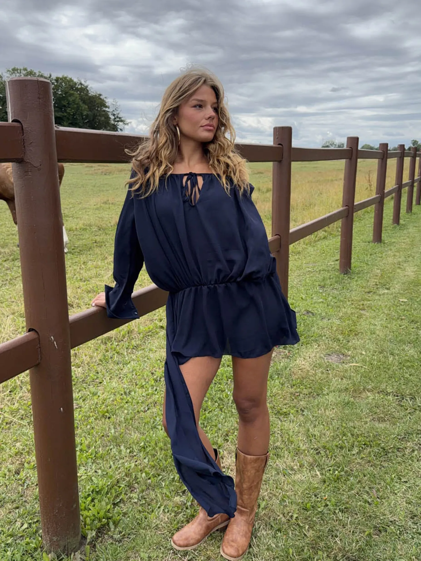 Aveline off shoulder-kjole - Navy