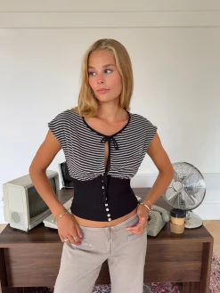 Bianca stribet top med detaljer - Sort/hvid