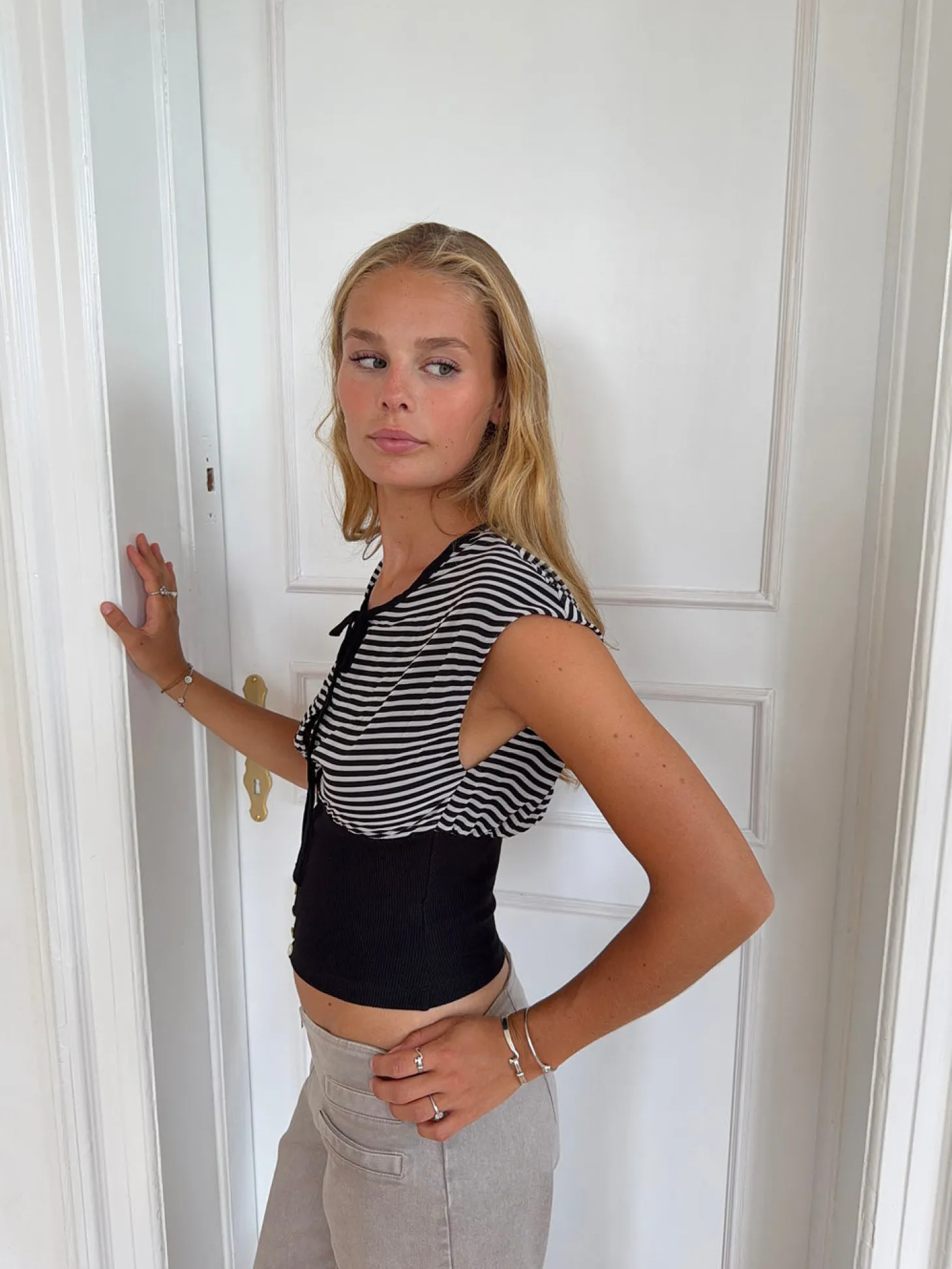 Bianca stribet top med detaljer - Sort/hvid