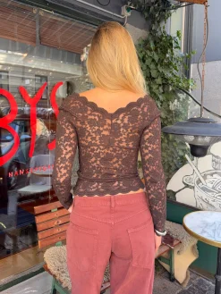 Bodil langærmet bluse med blonder - Brun