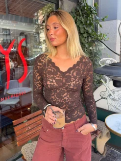 Bodil langærmet bluse med blonder - Brun