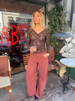 Bodil langærmet bluse med blonder - Brun