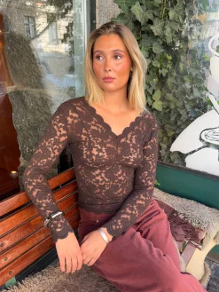 Bodil langærmet bluse med blonder - Brun