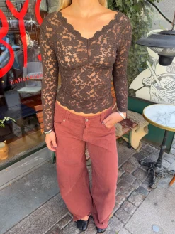Bodil langærmet bluse med blonder - Brun