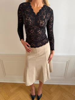 Bodil langærmet bluse med blonder - Sort