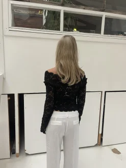 Bodil langærmet bluse med blonder - Sort