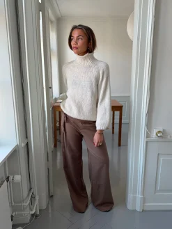 Buka bukser med bindebånd og striber - Brun
