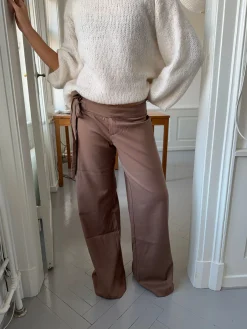 Buka bukser med bindebånd og striber - Brun
