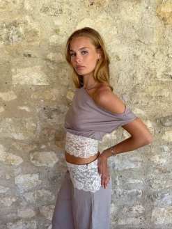 Cameline top med blonder - Beige