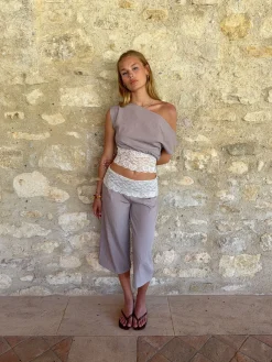 Camina caprishorts med blonder - Beige