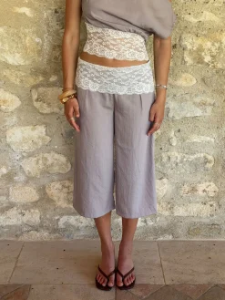Camina caprishorts med blonder - Beige