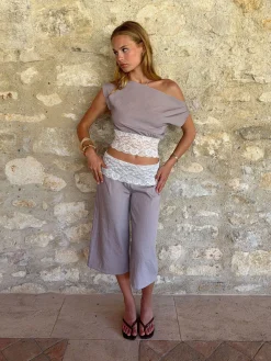 Camina caprishorts med blonder - Beige