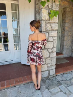 Chila off shoulder kjole med blomster - Hvid/sort/rød