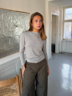 Cornelia bluse med åben ryg - Lysegrå