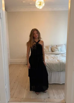 Daicy kjole med flæser - Sort