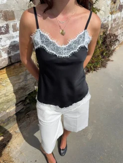 Daniana satintop med blonder - Sort