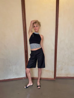 Debby halterneck top med striber - Sort/hvid