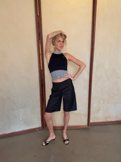 Debby halterneck top med striber - Sort/hvid