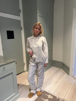 Esme pyjamassæt - Off white/blå