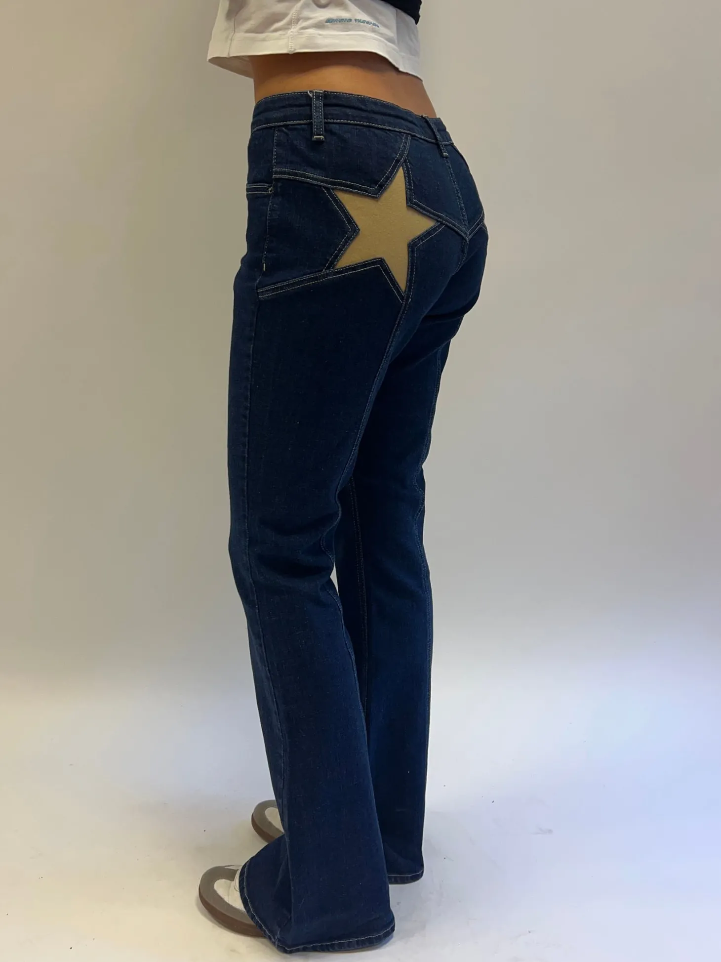 Flared star jeans med guld stjerne - Mørk denim