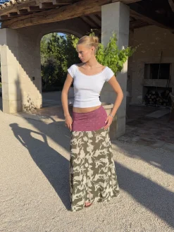 Florina nederdel med mønster og fold - Kaki/hvid/lilla
