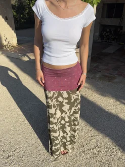 Florina nederdel med mønster og fold - Kaki/hvid/lilla