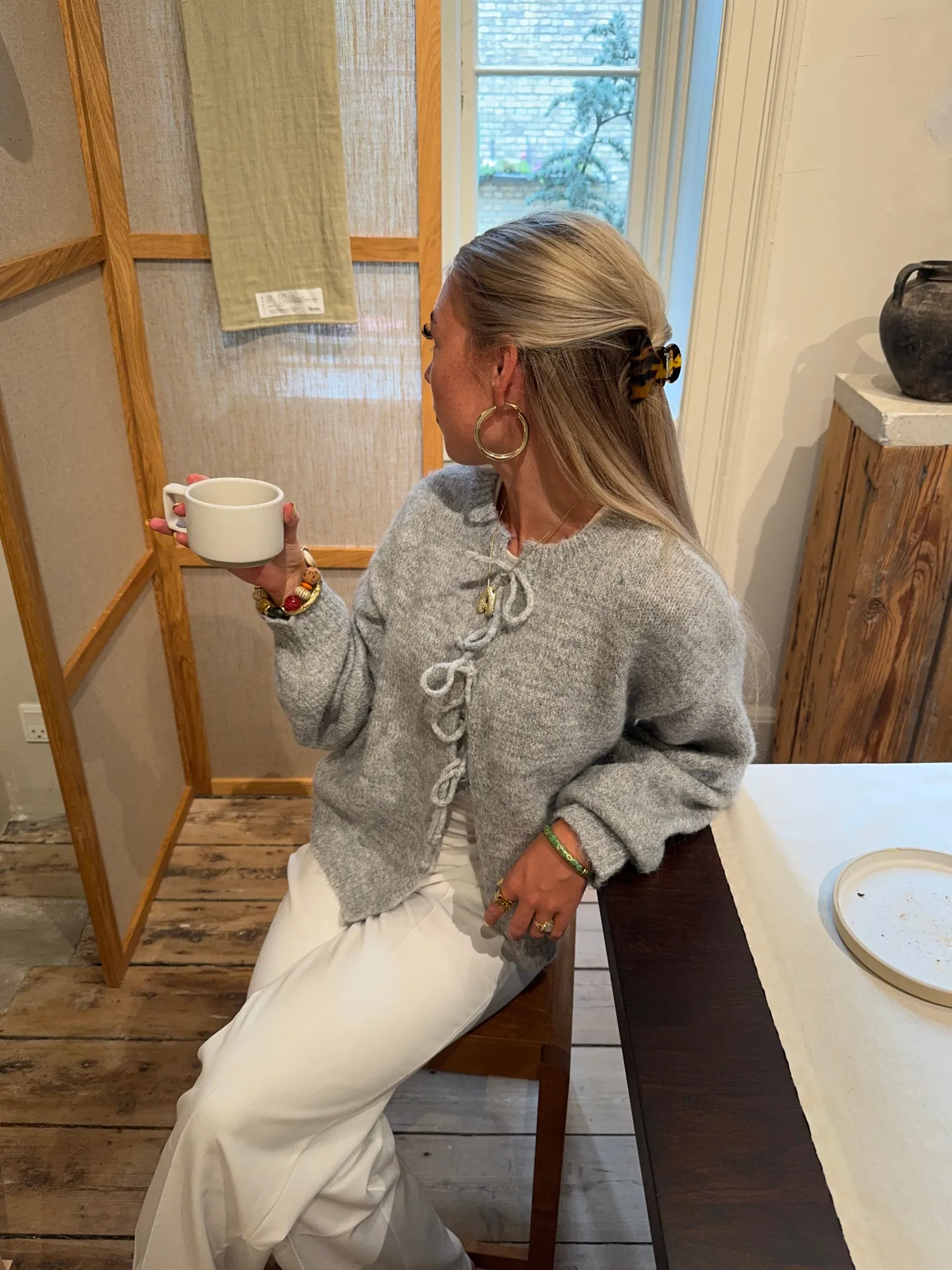 Gunilla strikket cardigan med bindedetaljer - Lys grå