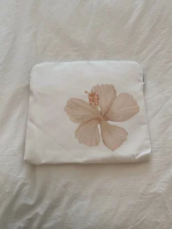 Honey computersleeve - Hvid med beige blomst