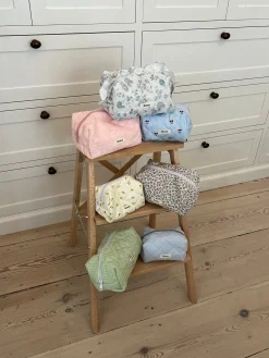 Honey lille toilettake - Blå/hvide striber med kirsebær