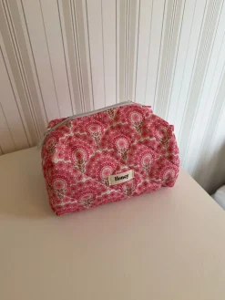 Honey lille toilettaske med blomster - Pink
