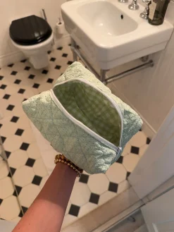 Honey stor toilettaske - Mintgrøn i broderi