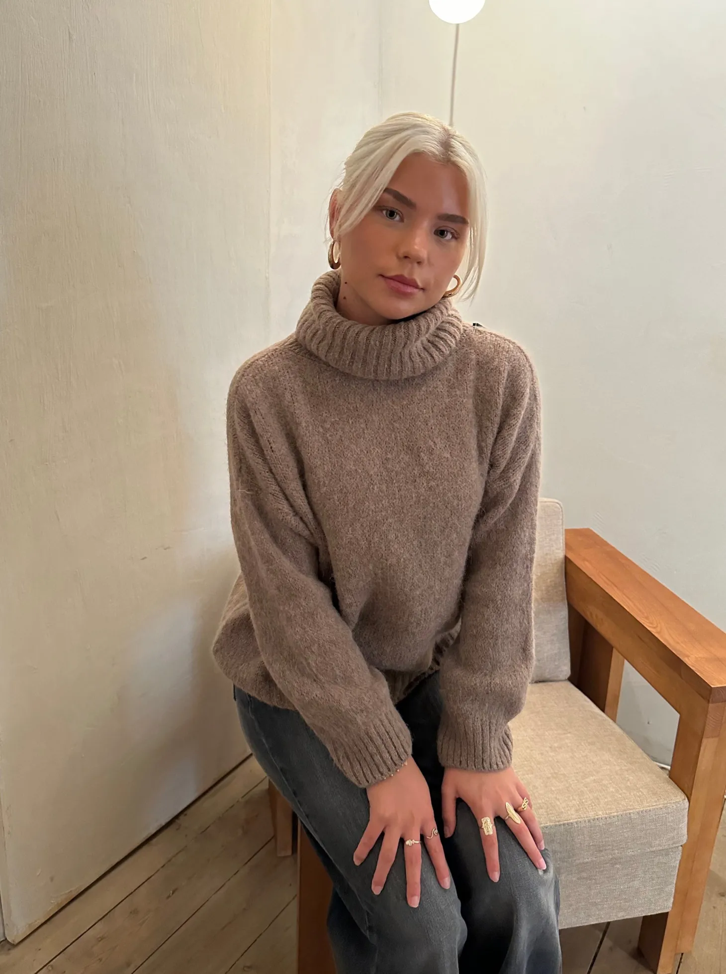 Idun striktrøje med turtleneck - Brun