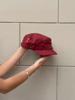 Jona kasket med detaljer - Rød