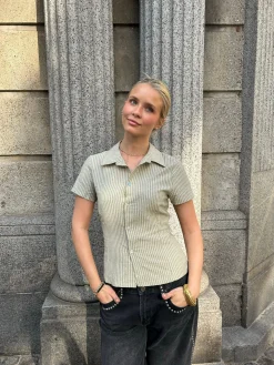 Josephine figursyet skjorte med korte ærmer - Grøn/hvid