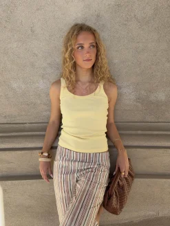 Julea tanktop i rib - Lysegul