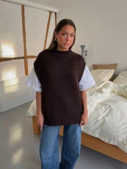 Kahula strikvest med t-shirt - Brun/hvid