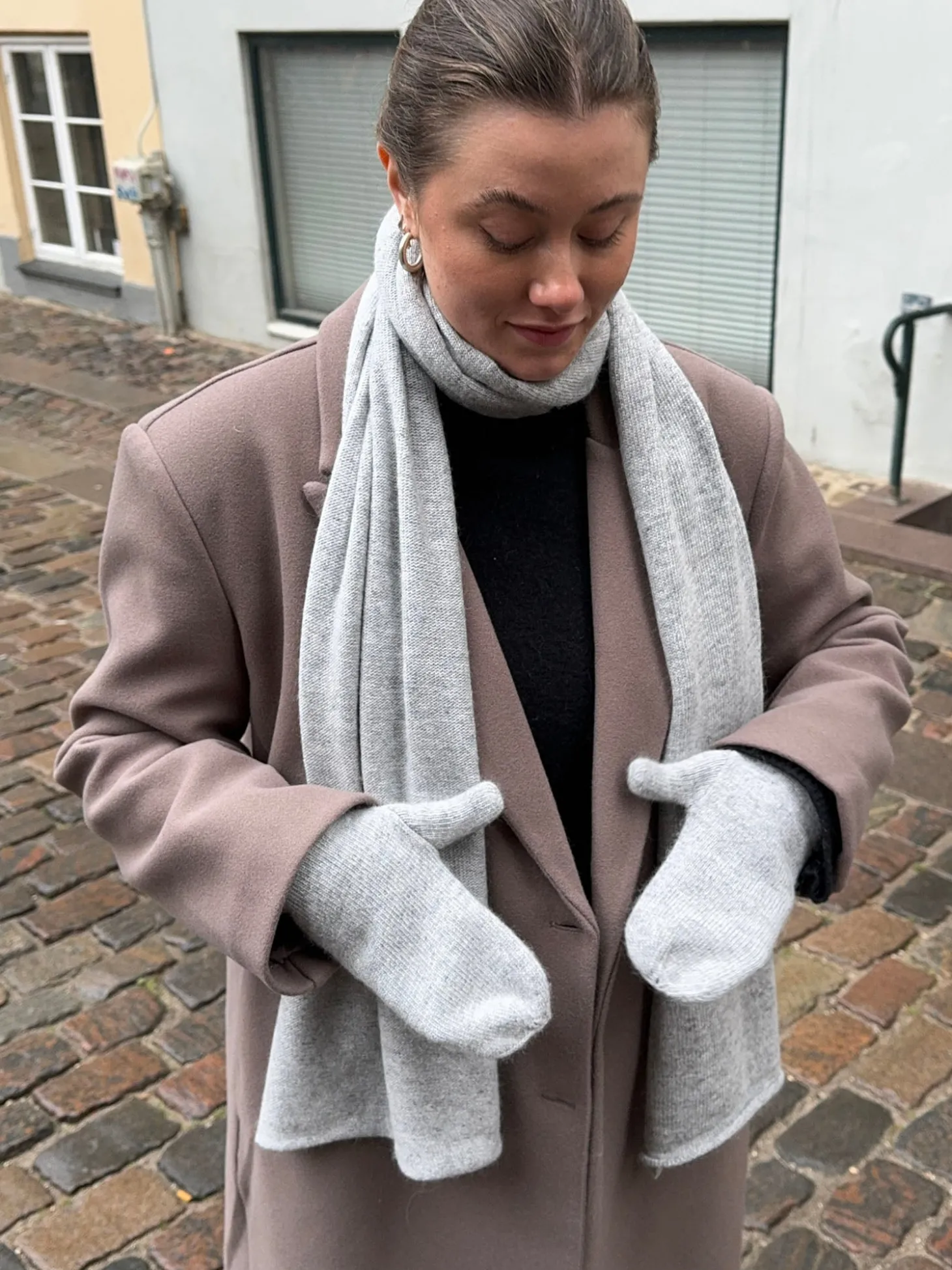 Kehlani luffer i strik - Lys grå