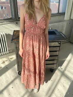 Kimora maxikjole med blomster - lyserød