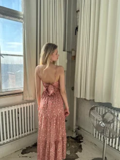Kimora maxikjole med blomster - lyserød