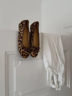 Leonia ballerina med leopard - Brun