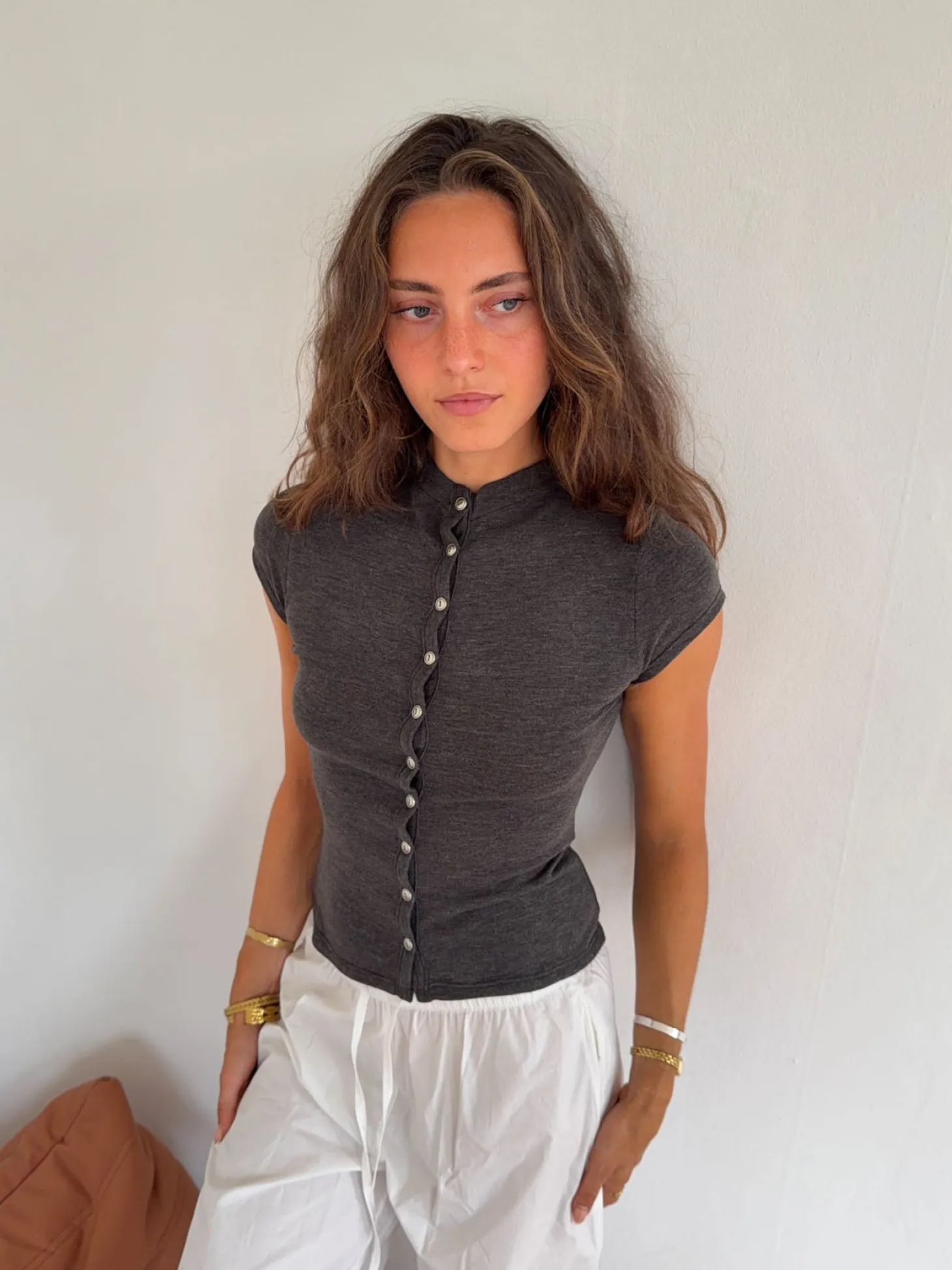 Leonie top med knapper - Grå