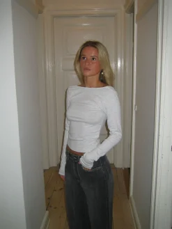 Lila bluse med åben ryg - Grå
