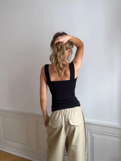 Mandaline tanktop med blondedetalje - Sort